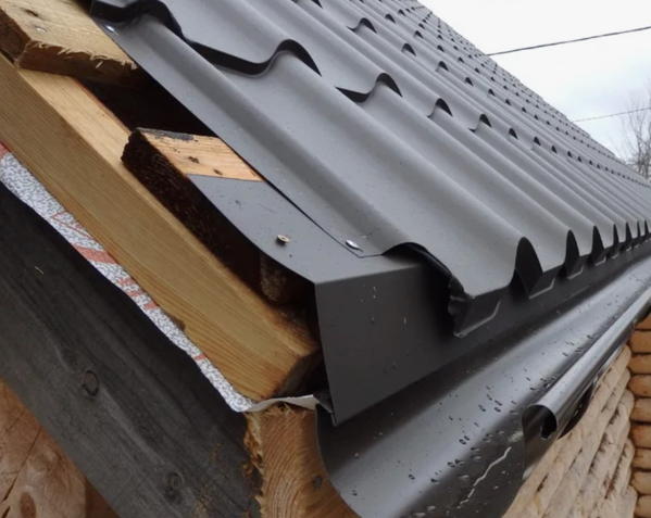 Монтаж карнизной планки на свесе