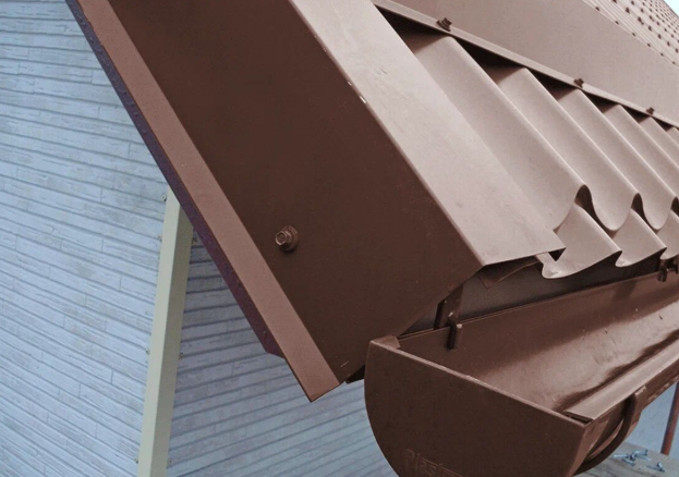 Торцевая планка на кровле