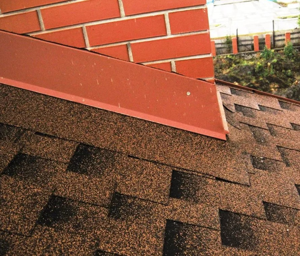 Планка примыкания на кровле